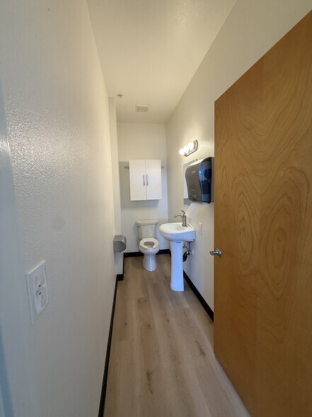 More Photos Of 1080-1098 W Evelyn Ave, Sunnyvale Warehouse For Sale