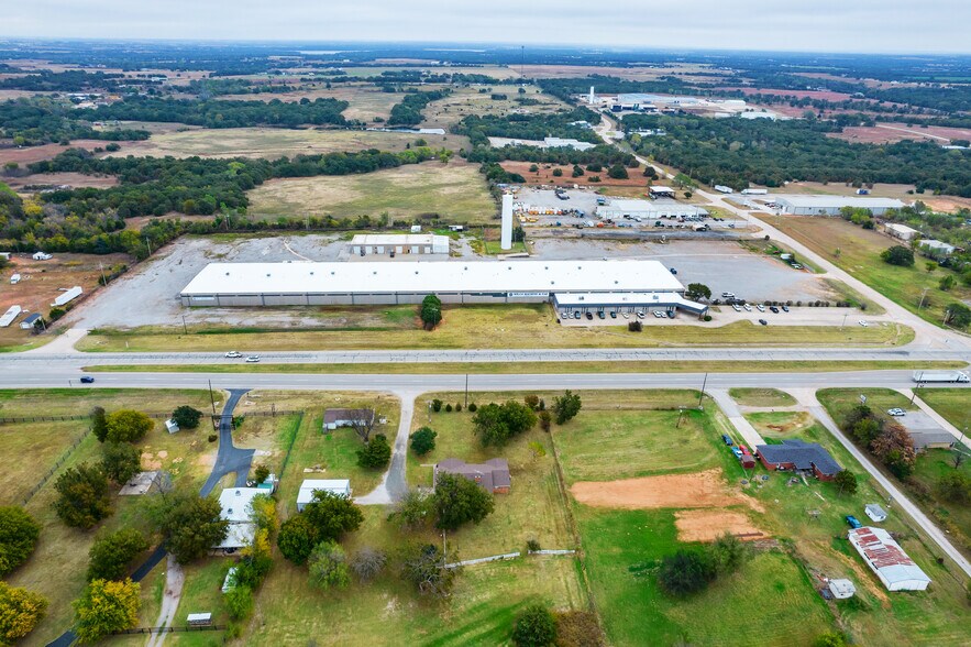 More Photos Of 7576 N Highway 81, Duncan Manufacturing For Sale