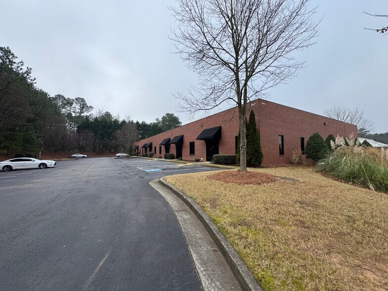 More Photos Of 6065 Parkway North Dr, Cumming Distribution For Sale