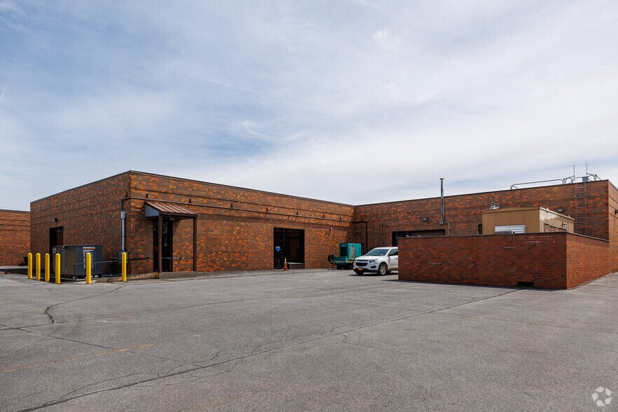 More Photos Of 6007 Fair Lakes Rd, East Syracuse Office For Sale