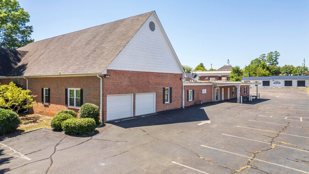 More Photos Of 2415 N Ocoee St, Cleveland Funeral Home For Sale