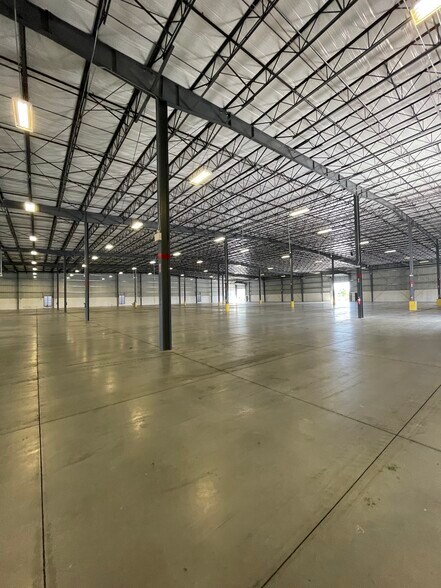 More Photos Of 7801 Commerce Blvd, Panama City Distribution For Lease
