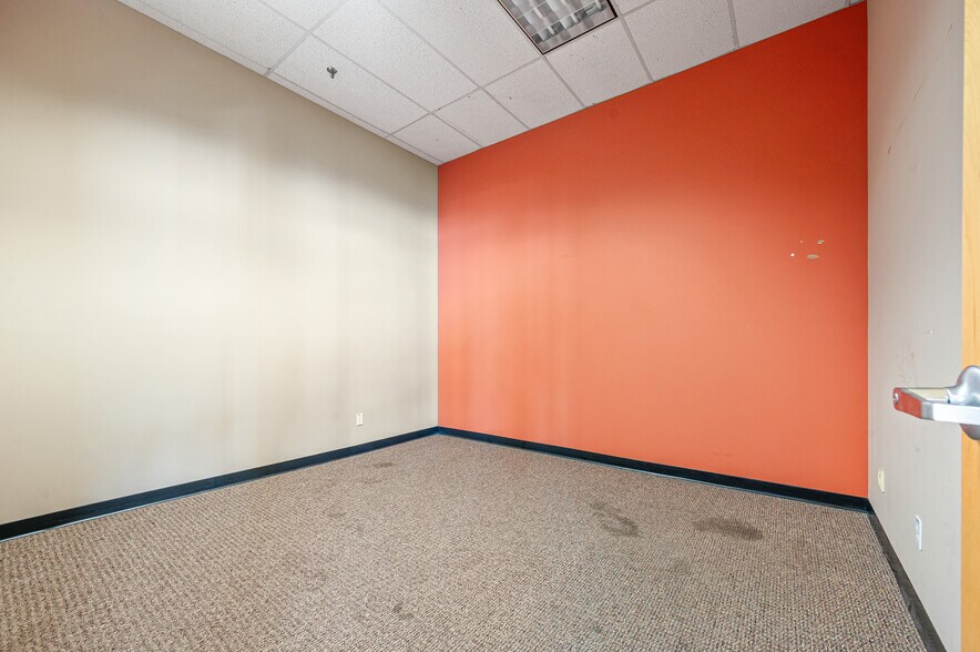 More Photos Of 1508-1574 N Mitchell St, Cadillac General Retail For Sale