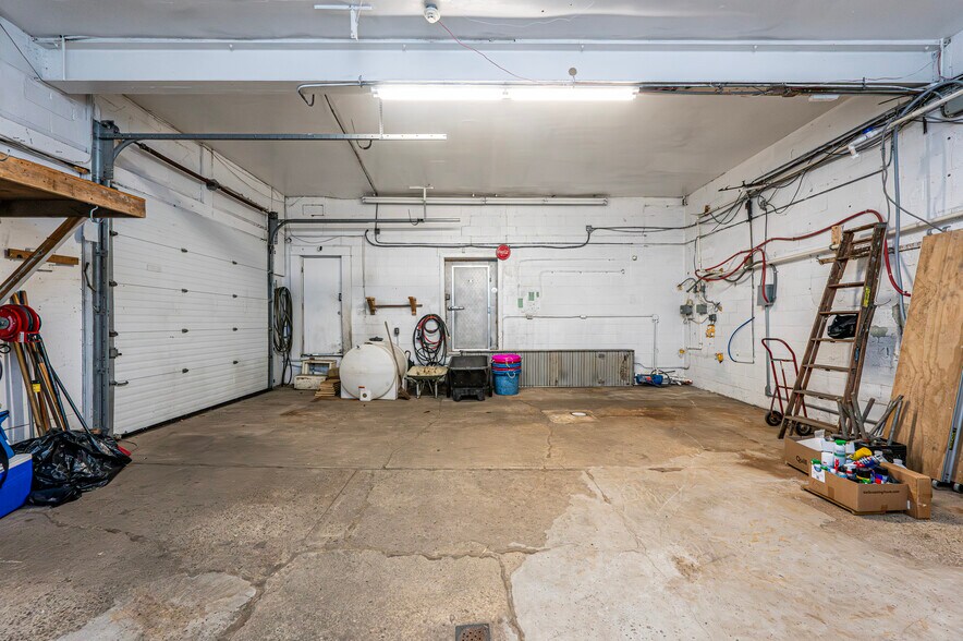 More Photos Of 305 Division St, Jeannette Distribution For Sale