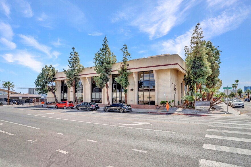 More Photos Of 1100 E Bridger Ave, Las Vegas Office For Sale