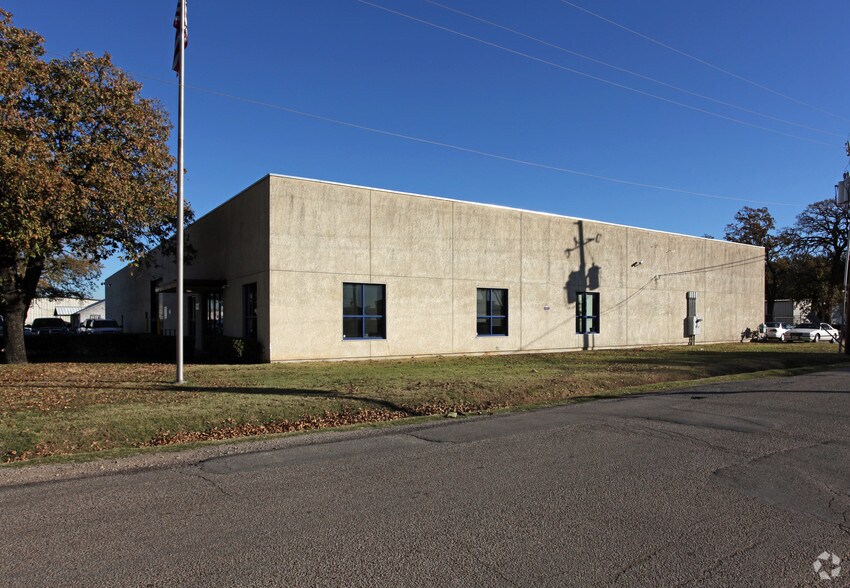 Primary Photo Of 11210 Ables Ln, Dallas Warehouse For Lease