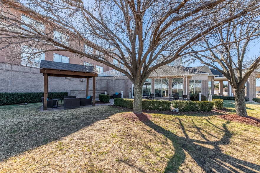 More Photos Of 4400 North Fwy, Fort Worth Hotel For Sale