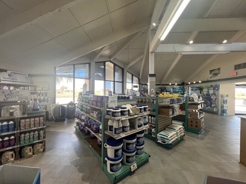 More Photos Of 6840 Cypress Gardens Blvd, Winter Haven Freestanding For Sale