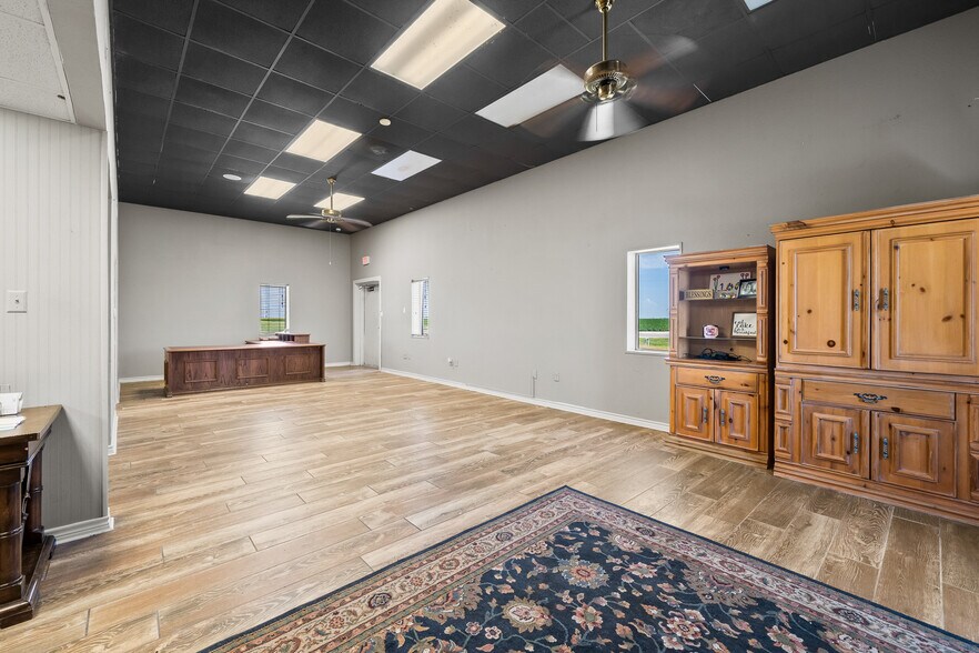 More Photos Of 8808 County Road 1458, Taft Flex For Sale