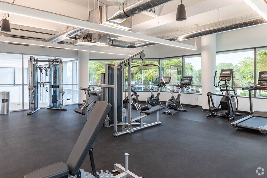 More Photos Of 600 W Hillsboro Blvd, Deerfield Beach Office For Lease