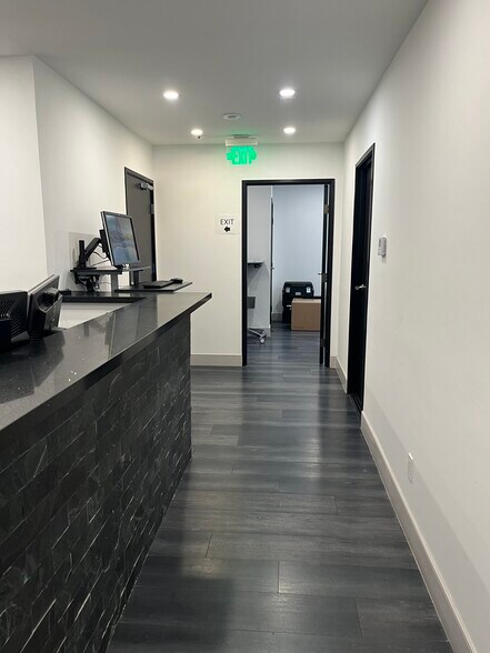 More Photos Of 17970 Sierra Hwy, Canyon Country Medical For Lease