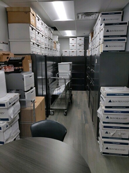 More Photos Of 19-27 N Green St, Chicago Loft Creative Space For Sale