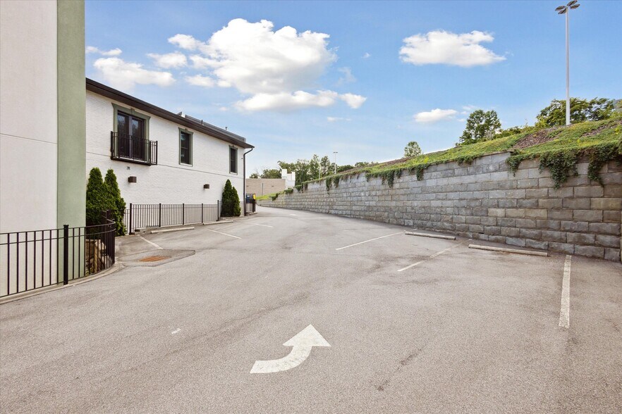 More Photos Of 2111 W Mountcastle Dr, Johnson City General Retail For Sale