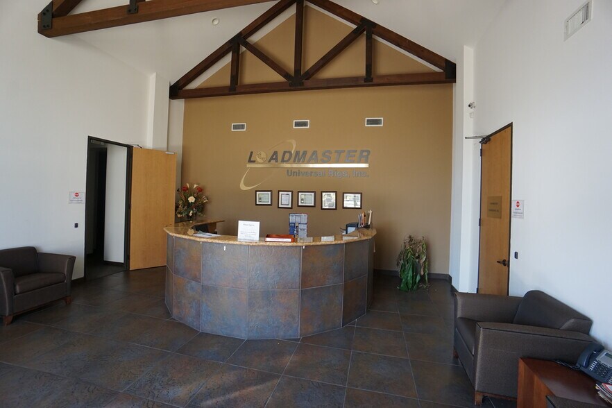 More Photos Of 6935 Brittmoore Rd, Houston Warehouse For Lease