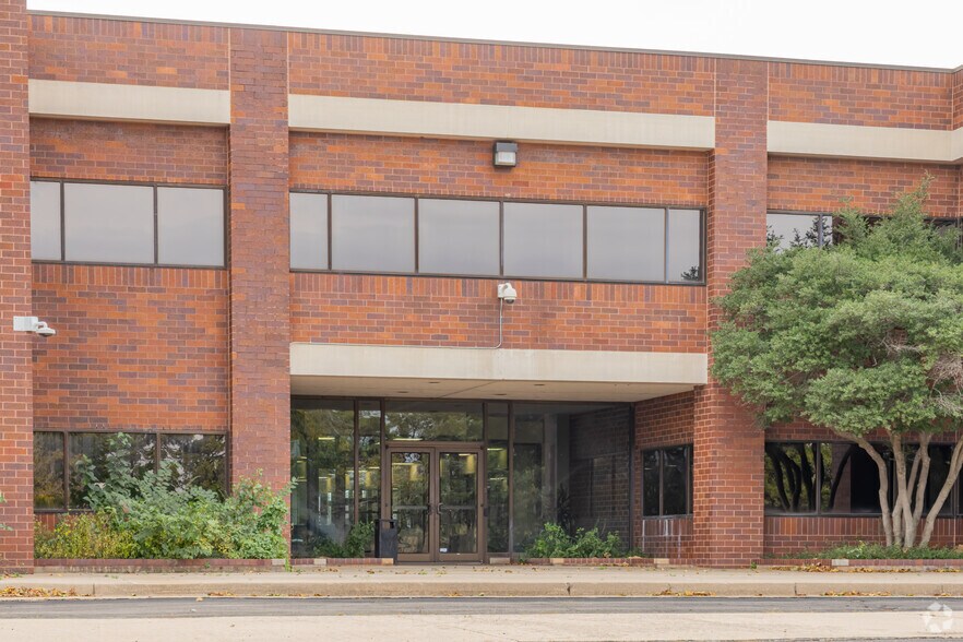 More Photos Of 7301 NW Expressway, Oklahoma City Office For Lease