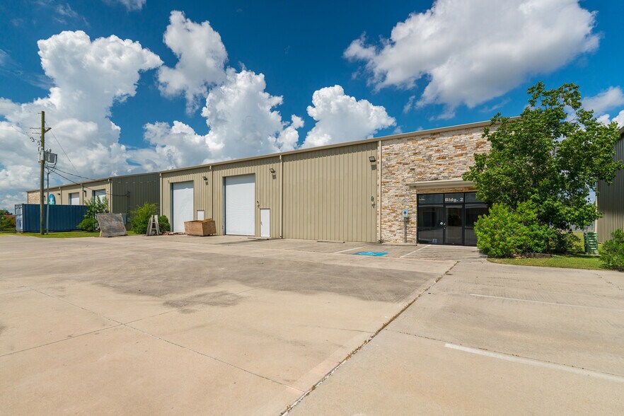 More Photos Of 8601 Fawn Trl, Conroe Warehouse For Sale