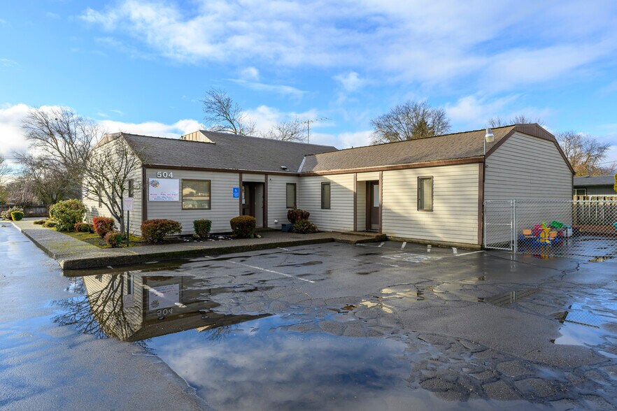 More Photos Of 504 Villa Rd, Newberg Medical For Sale