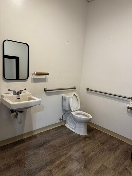 More Photos Of 278 Sunrise Hwy, Rockville Centre Storefront For Lease