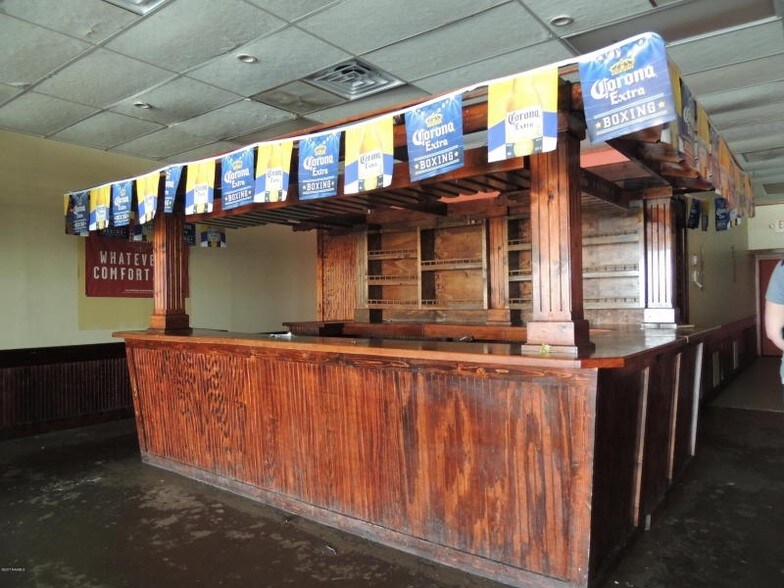 More Photos Of 5515-5545 Cameron St, Scott General Retail For Sale