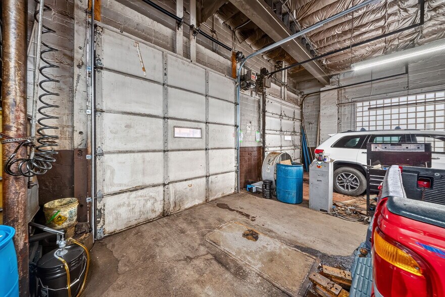 More Photos Of 5009 Xerxes Ave S, Minneapolis Auto Repair For Sale