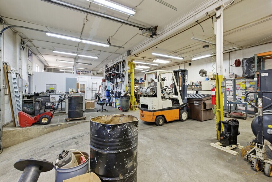 More Photos Of 64 Cody St, West Hartford Warehouse For Sale