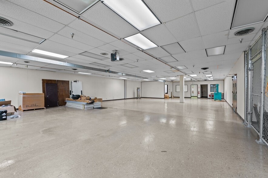 More Photos Of 951 Wendell Blvd, Wendell Manufacturing For Lease