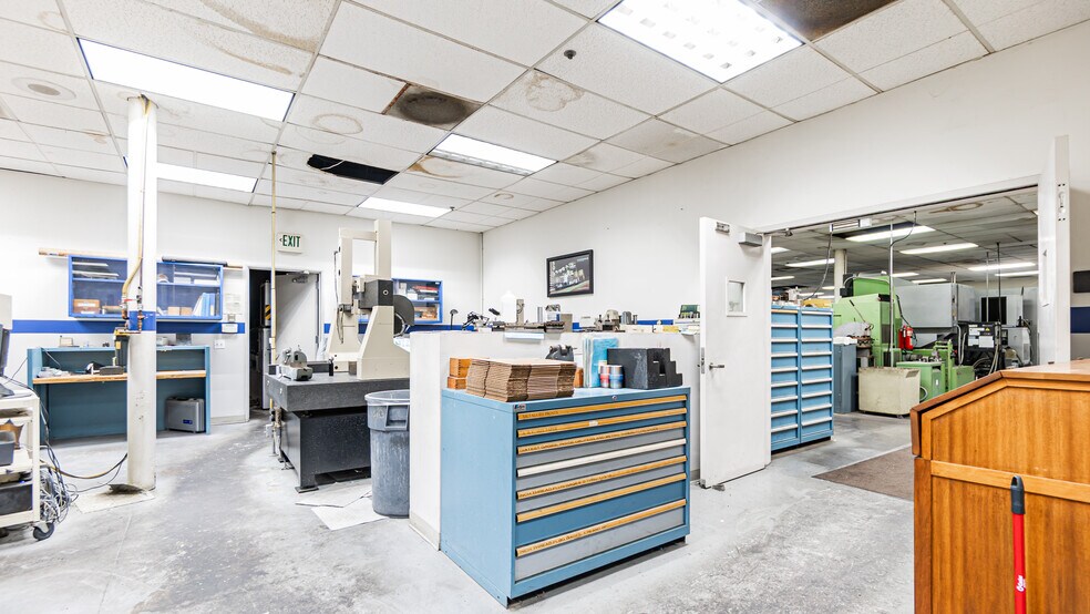 More Photos Of 750 S Douglas St, El Segundo Flex For Lease