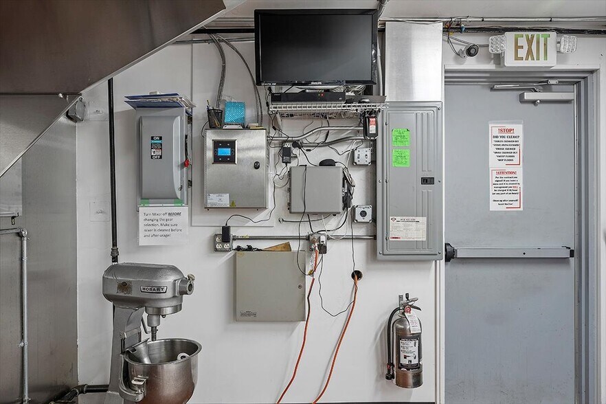 More Photos Of 624 North Ave, Pittsburgh Fast Food For Sale