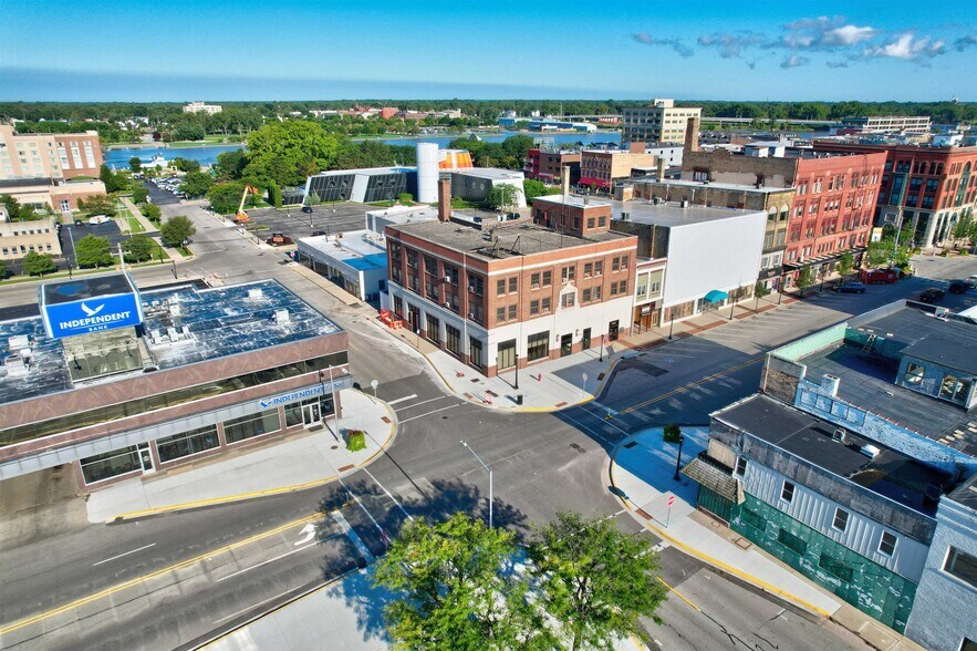 More Photos Of 711 Washington Ave, Bay City Medical For Lease
