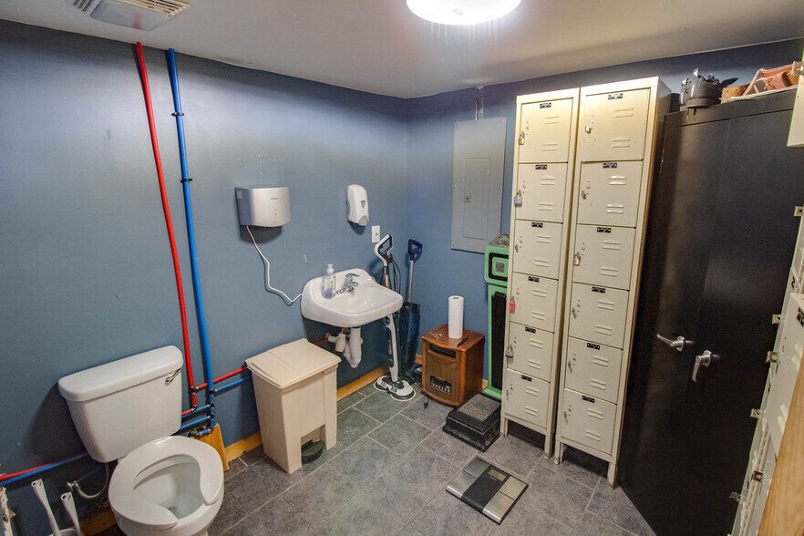 More Photos Of 405 Fulton St, White Hall Flex For Sale