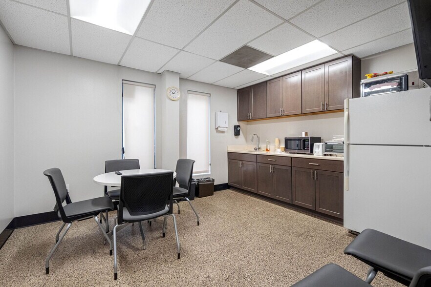 More Photos Of 6801 E Hillsborough Ave, Tampa Office Residential For Lease