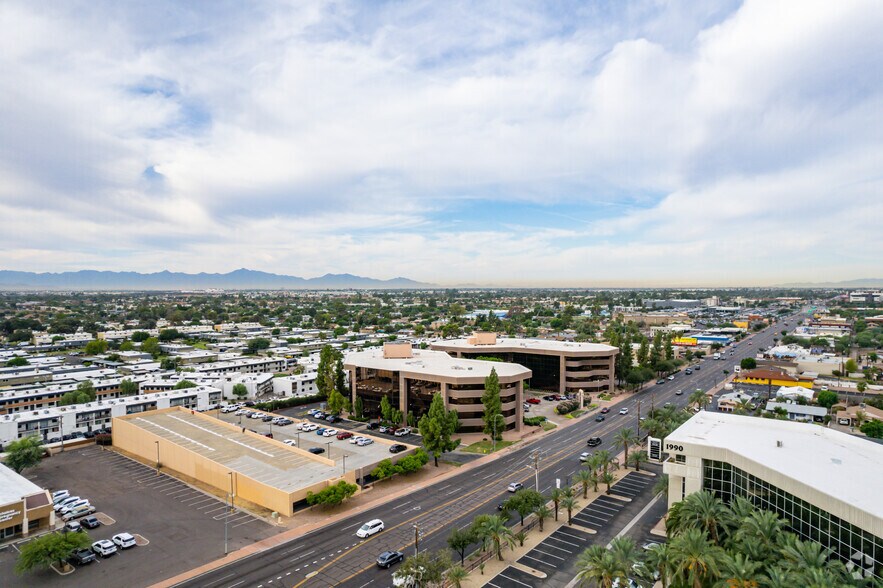 More Photos Of 2001 W Camelback Rd, Phoenix Office For Lease