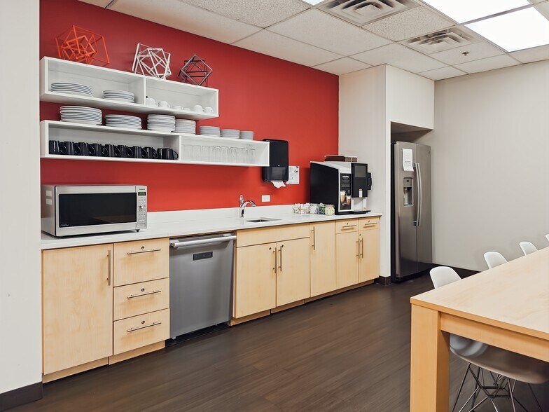 More Photos Of 1155 N Service Rd W, Oakville Coworking Space