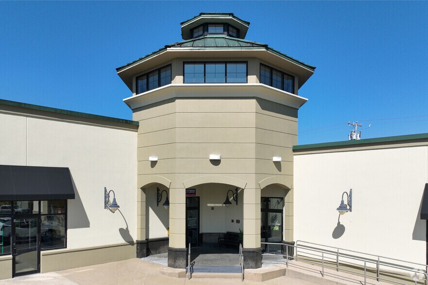 More Photos Of 7 Lafayette Rd, North Hampton Freestanding For Lease