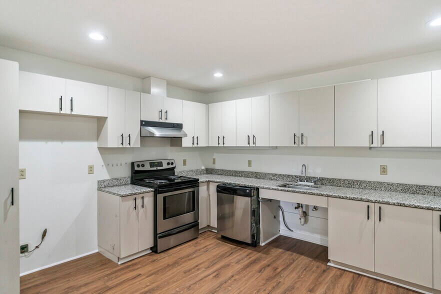 More Photos Of 601 Catoctin Cir NE, Leesburg Specialty For Lease