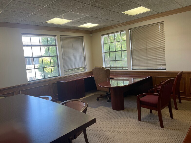More Photos Of 940 W 17th St, Santa Ana Unknown For Lease