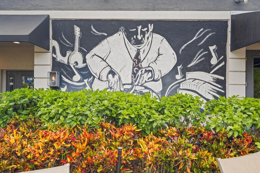 More Photos Of 514 NW Dixie Hwy, Stuart General Retail For Sale