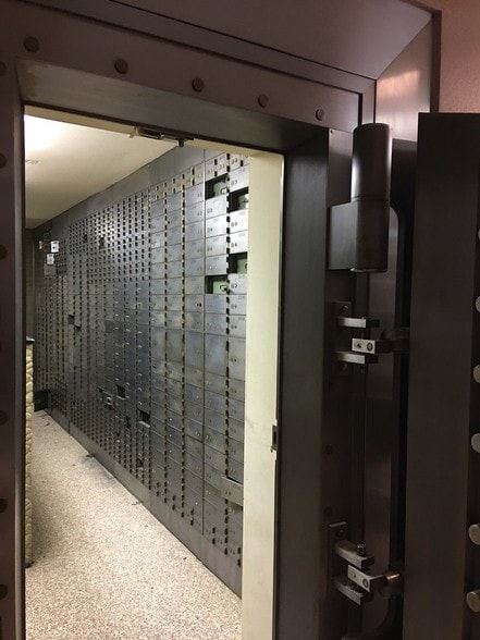 More Photos Of 2420-2440 Southwest Blvd, Tulsa Freestanding For Lease