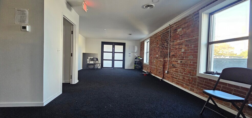 More Photos Of 223 17th St, Virginia Beach Storefront Retail Office For Sale