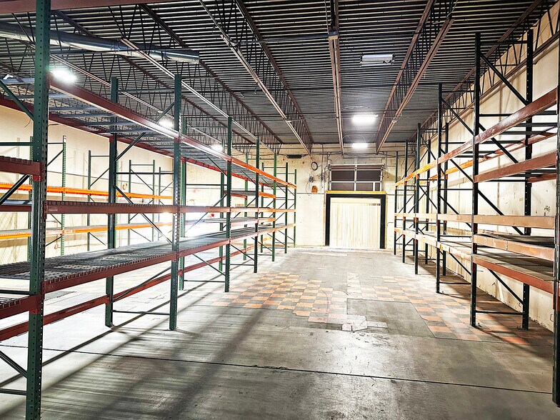 More Photos Of 850 E Industrial Park Dr, Manchester Warehouse For Sale