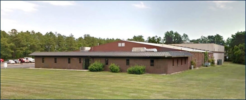 More Photos Of 8 Executive Dr, Toms River Manufacturing For Lease