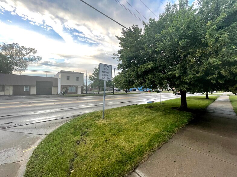 More Photos Of 17431 Dix Rd, Melvindale Fast Food For Lease