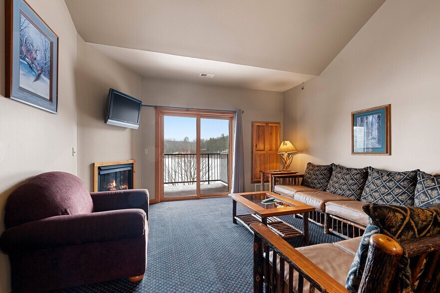 More Photos Of 18398 Waubee Park Ln, Lakewood Hotel For Sale