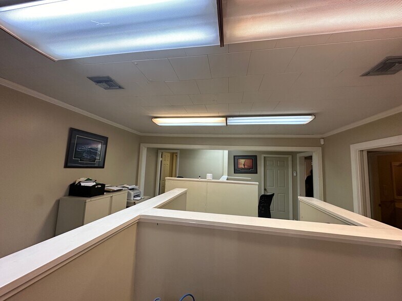 More Photos Of 1405 Moss St, Lafayette Office For Sale