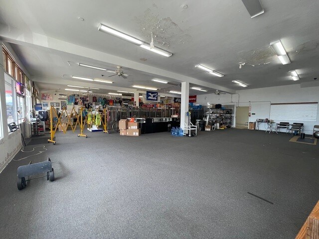 More Photos Of 98-390 Kamehameha Hwy, Aiea Freestanding For Lease
