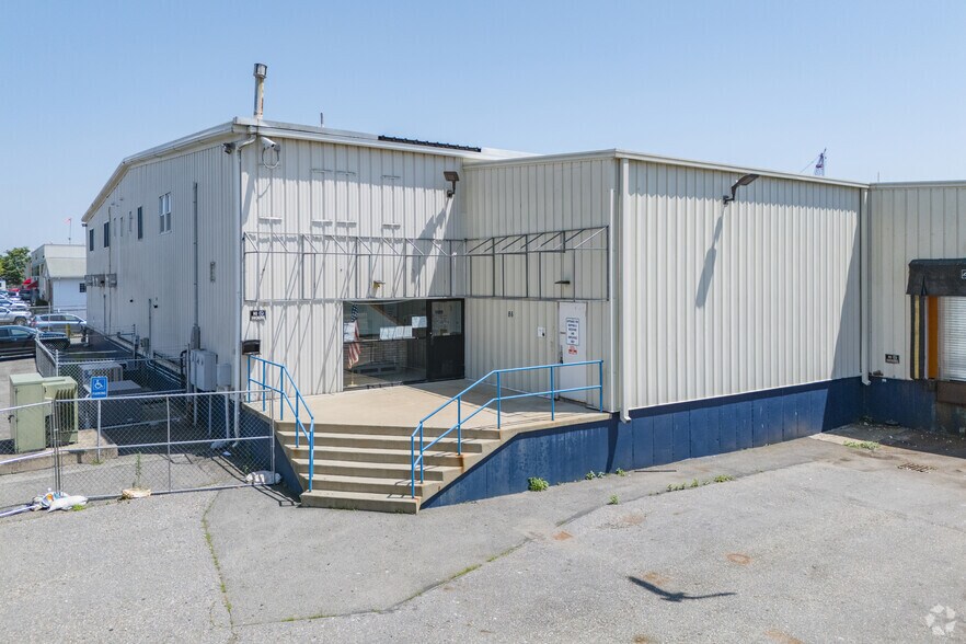 More Photos Of 86 Macarthur Dr, New Bedford Warehouse For Sale