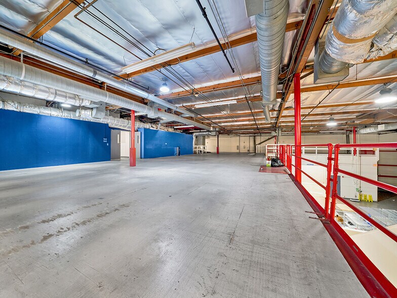 More Photos Of 3501 W Garry Ave, Santa Ana Warehouse For Lease