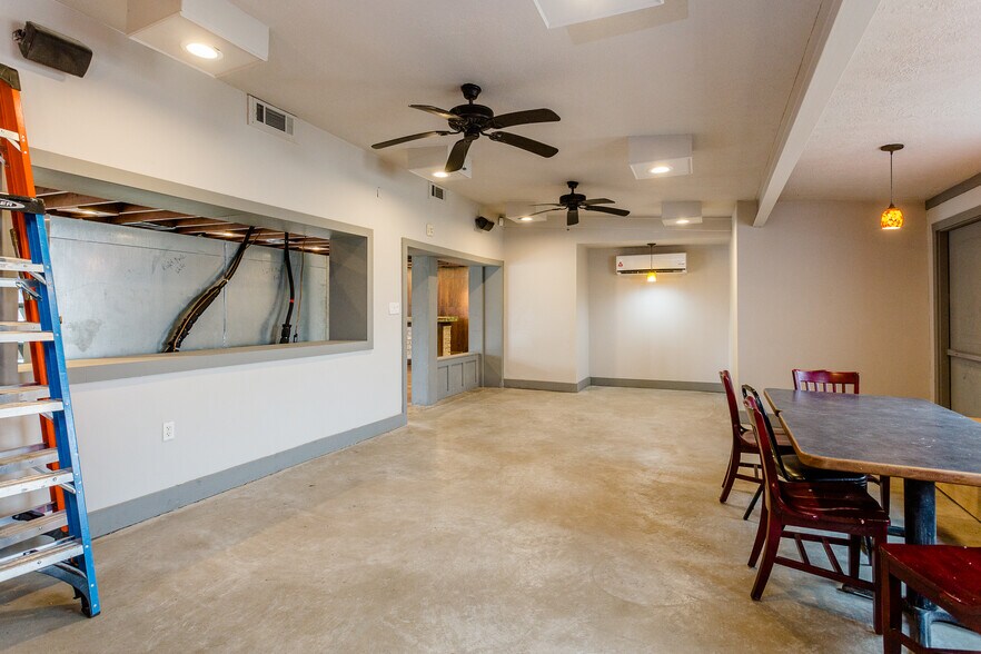 More Photos Of 15407 Highway 36, Needville Restaurant For Sale