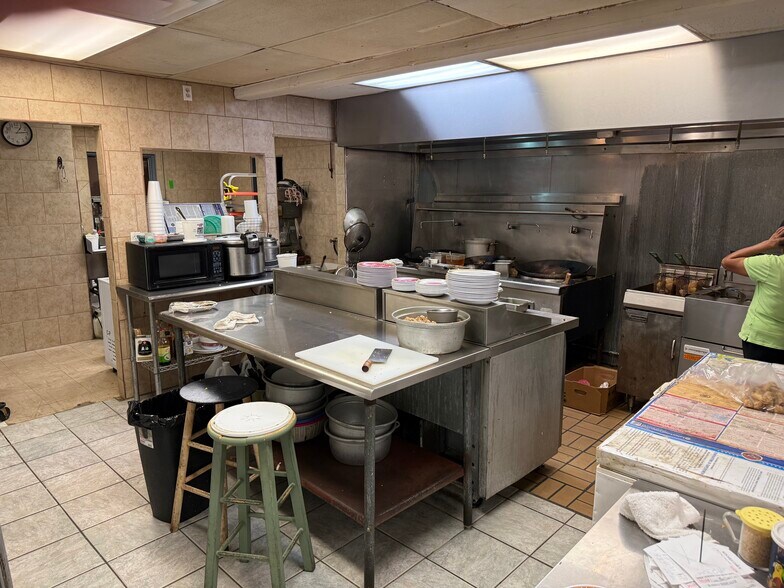 More Photos Of 305 S Air Depot Blvd, Oklahoma City Restaurant For Sale