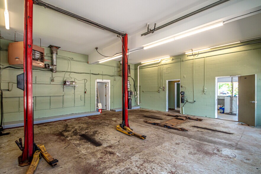 More Photos Of 45 Main St, Conway Auto Repair For Sale